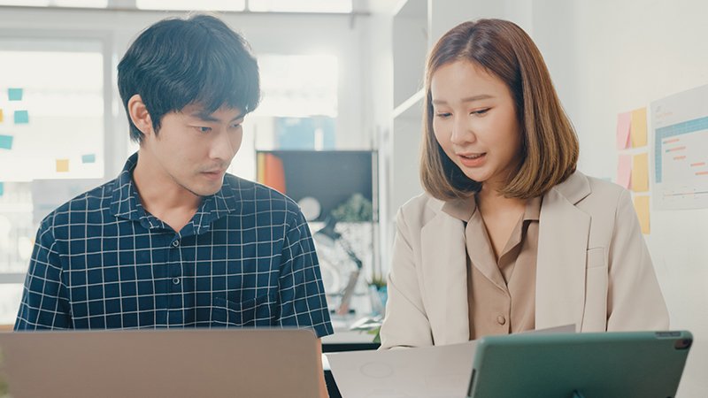 公共及企业传讯执行员